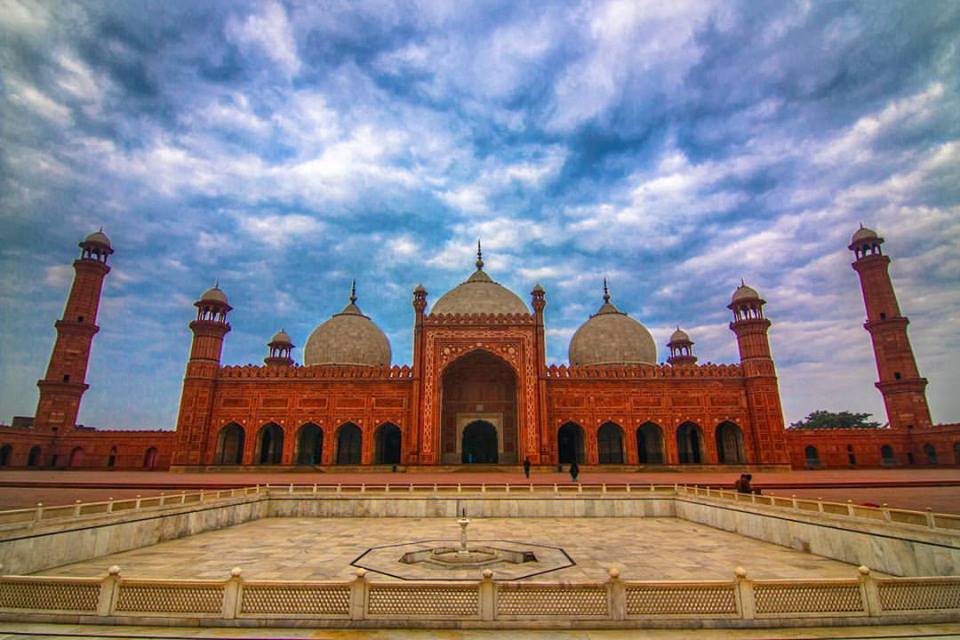Badshahi Mosque - one of the largest mosques 