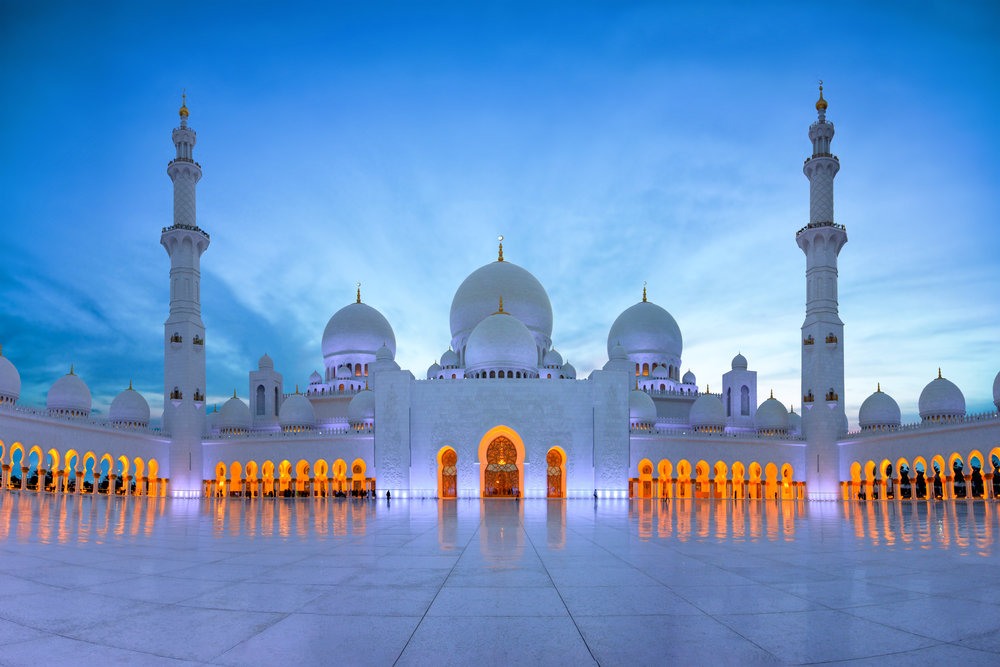 Sheikh Zayad Mosque - one of the largest mosques 